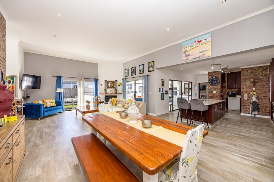5 Bedroom Property for Sale in Parklands Western Cape